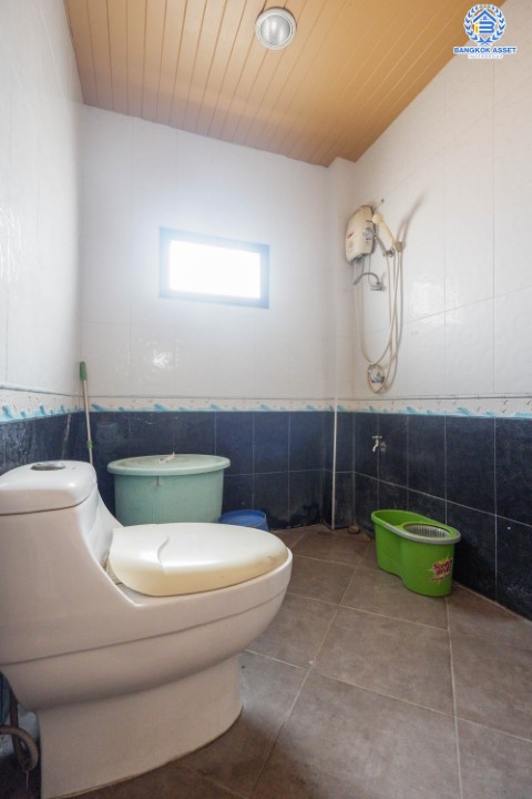 *****บ้านเดี่ยวมือสองย่านกรุงเทพฯ ม.อรุณทอง พุทธมณฑลสาย2 เนื้อที่กว้างขวางมากถึง 114 ตร.ว.  ฟังก์ชัน 6 ห้องนอน 4 ห้องน้ำ ที่จอดรถ 3 คัน บ้านสไตล์ Home Office บนทำเลแห่งการเดินทาง ใกล้รถไฟฟ้าสายสีน้ำเงิน "สถานีบางหว้า" และทางด่วน "ศรีรัช"